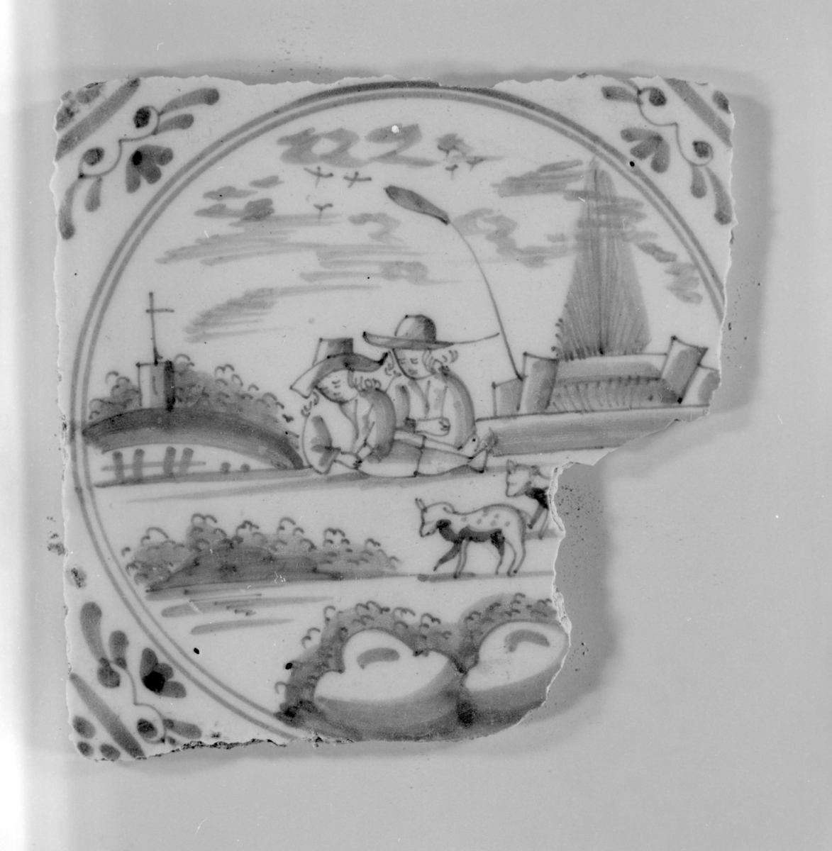 1036 - Keramikkflis med dekor