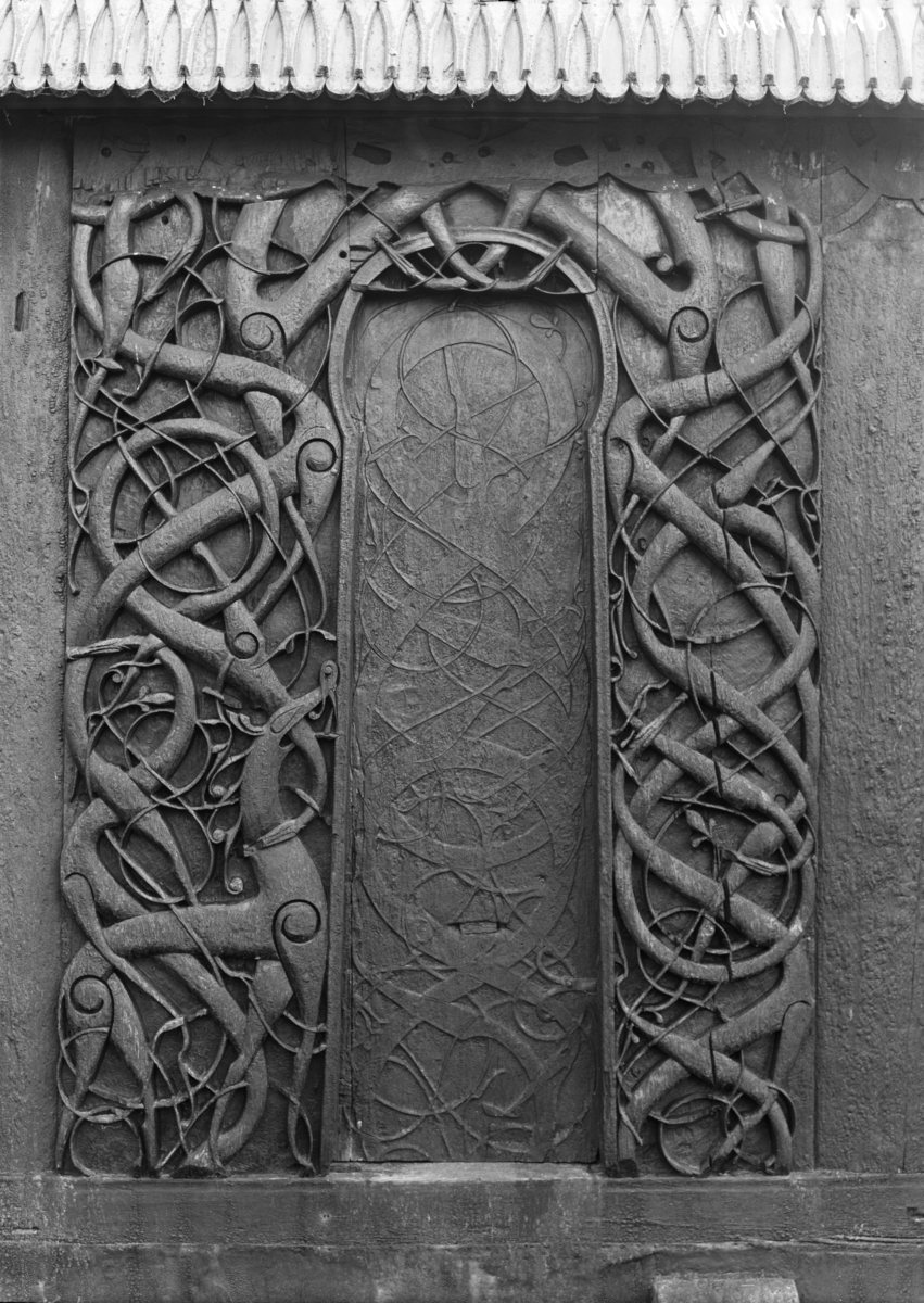 Portalen på Urnes stavkirke.