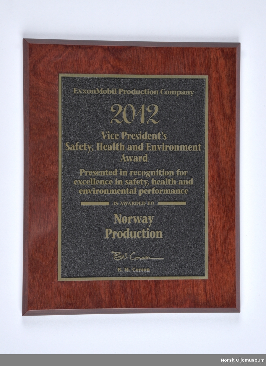 Utmerkelse gitt til Norway Production for god innsats innen helse, miljø og sikkerhet.