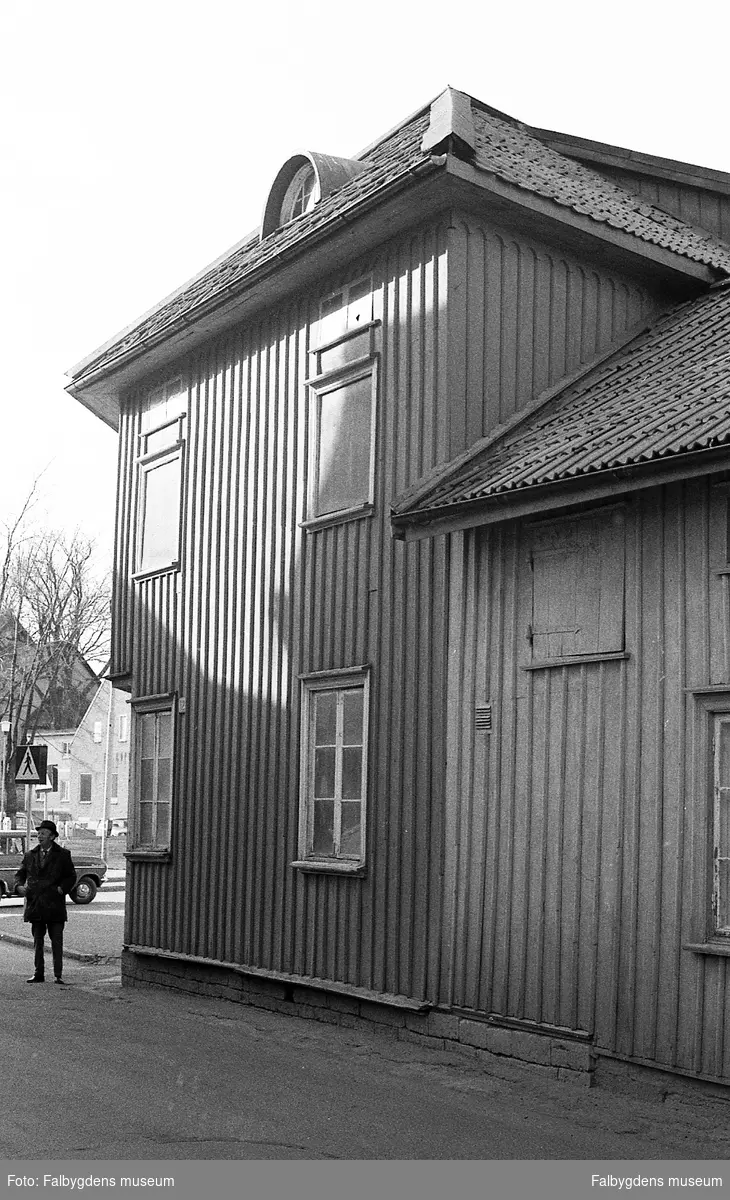 Byggnadsinventering 1972. Kemisten 6 i hörnan av Köttorget och Nygatan.