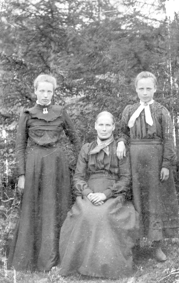 Marit, Kristine og Kari Hagen.
