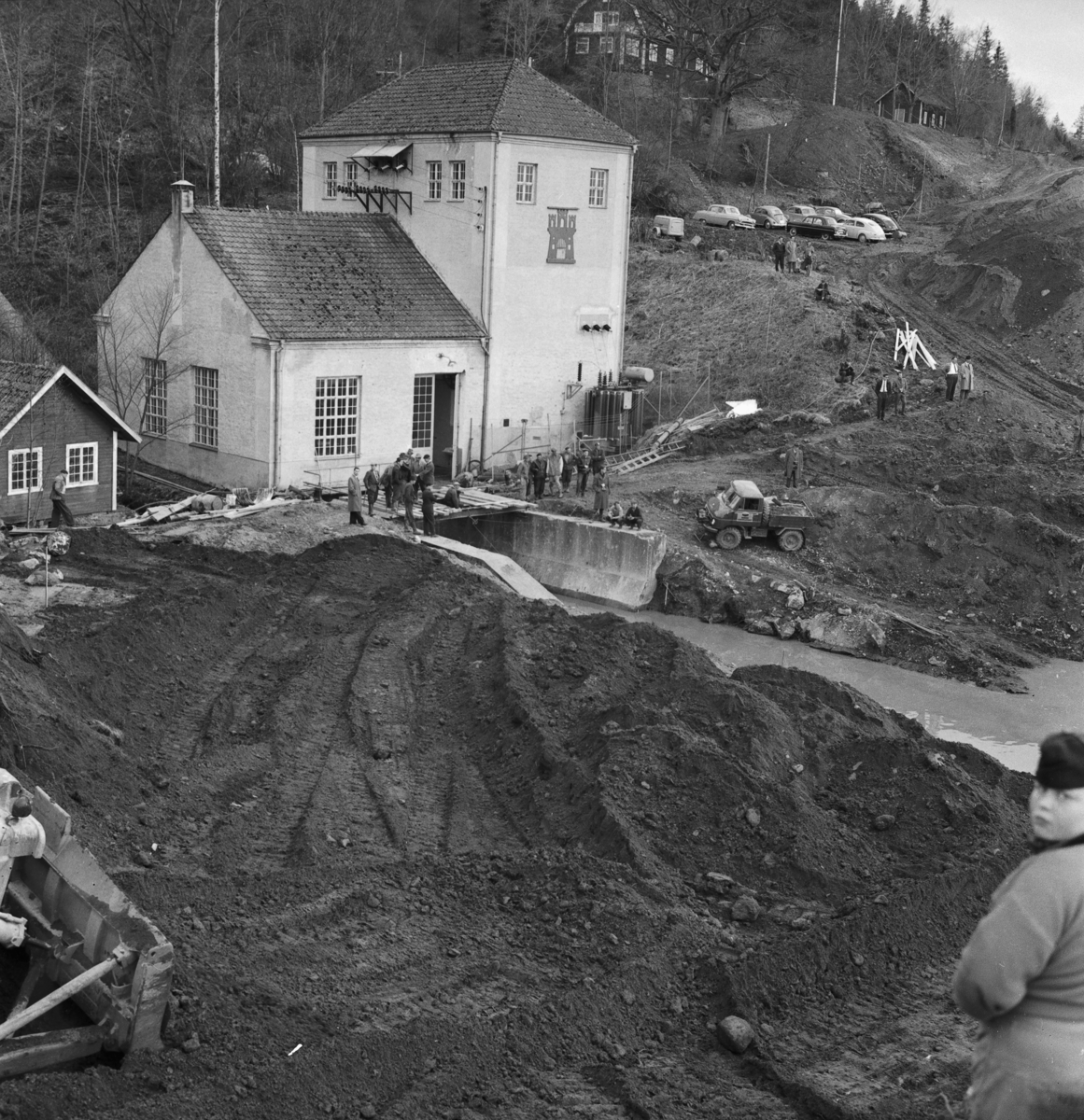 Edeskvarna kraftstation byggdes 1918-1919, vid Edeskvarnaåns mynning i Vättern, strax norr om Vista Kulle.