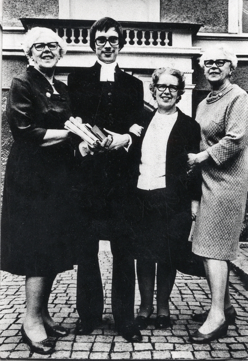 Gruppfoto, 1975. 
Från Sjömansvårdens försäljning i Växjö 1975, på församlingshemmet, Nygatan 6.