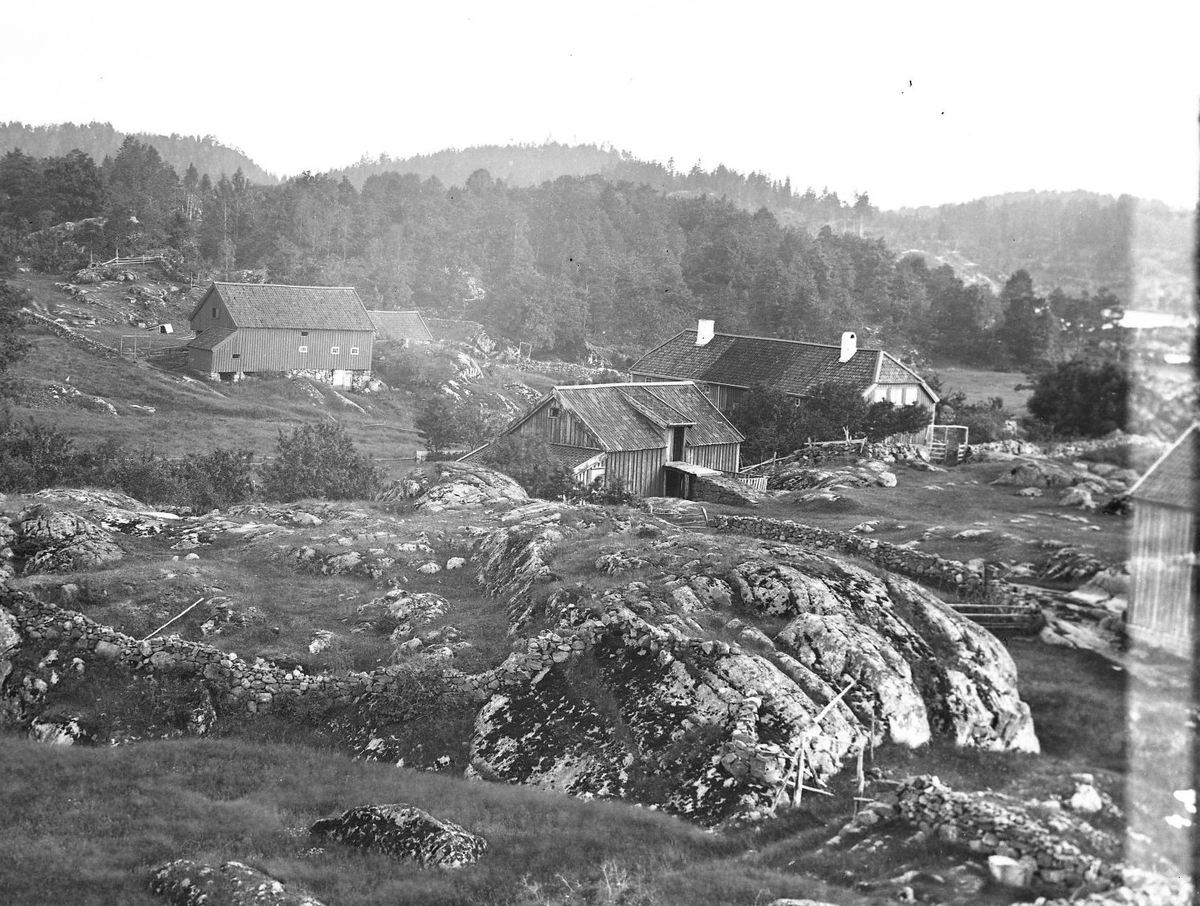 Landskap med steingjerde og gårdsbruk -(stereoskopisk dobbelbilde) Ca. 1840 -60