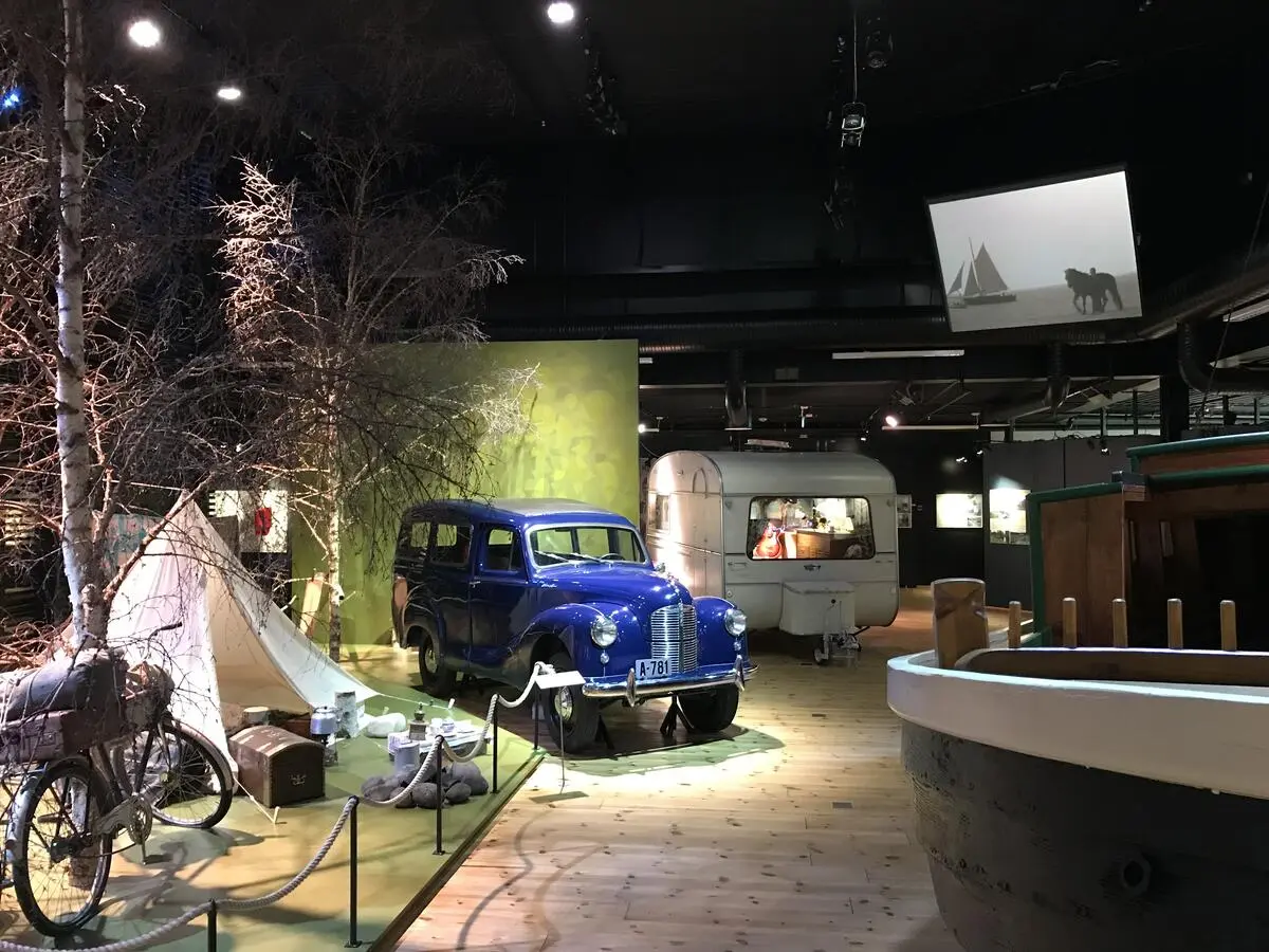 Picture from the exhibition at the Anno Glomdal museum: tent camp, car and boat.