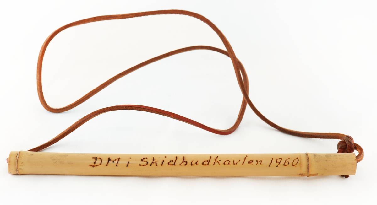 IOGT-NTO lokalförening 2378, bambupinne med läderrem, märkt med brännpenna.