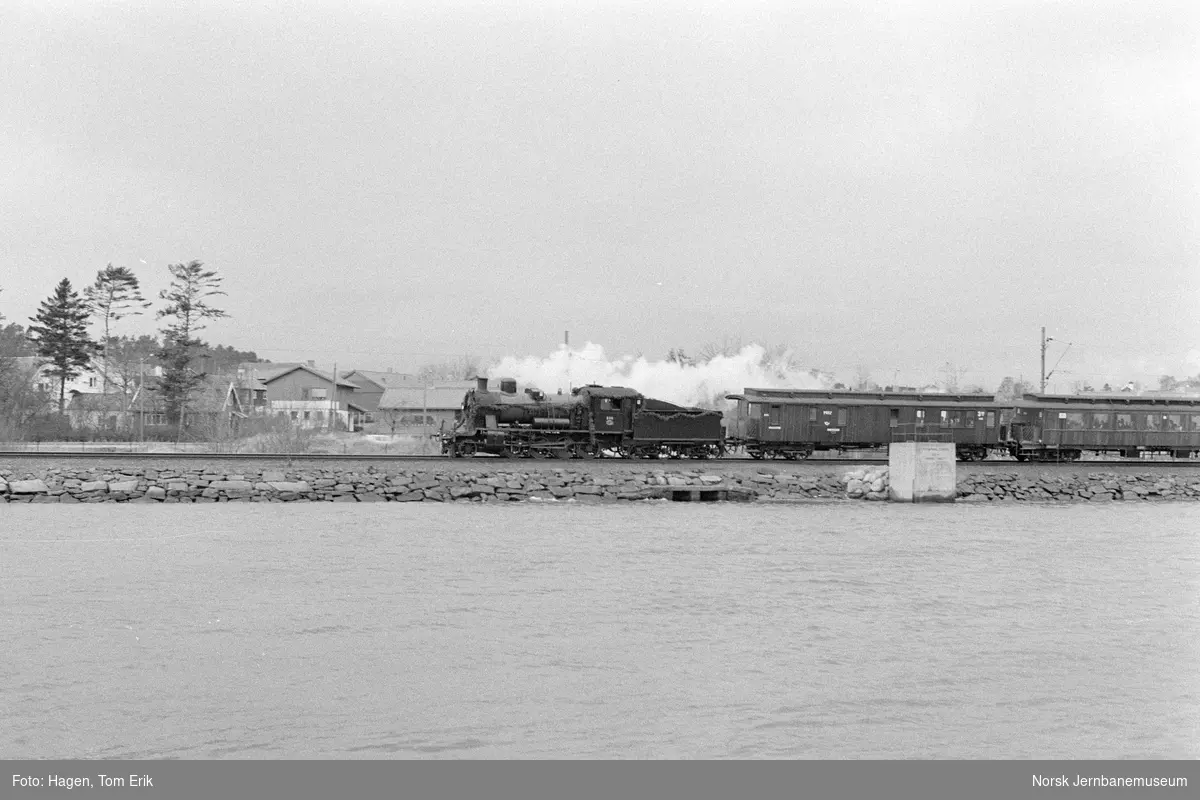 Damplokomotiv 24b 236 med jubileumstoget i anledning Jærbanens 100 års jubileum