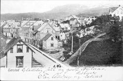 Postkort med Strandgata og stikkvegen som senere ble Sverres
