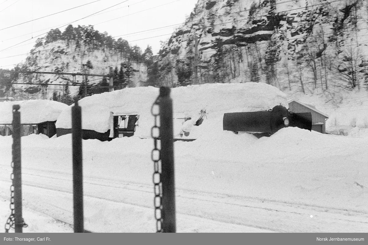 Nedsnødd damplokomotiv type 63a nr. 4836 på Krossen ved Kristiansand