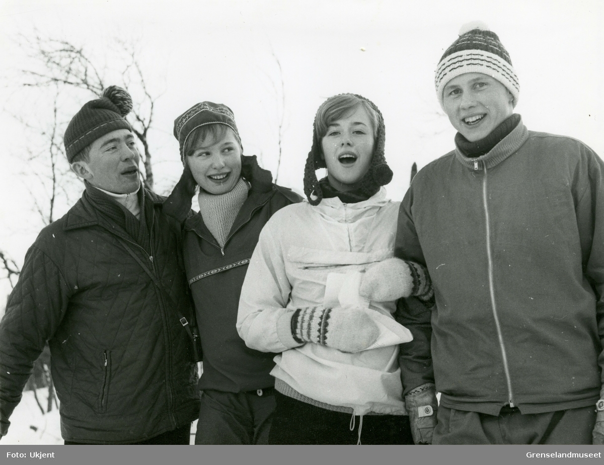 Ungdommer ute på tur. Fra venstre: Gustav Nilsen, Lisbeth Olsen, Inger Wosnitza, Hansen (bror til Trond Hansen). 