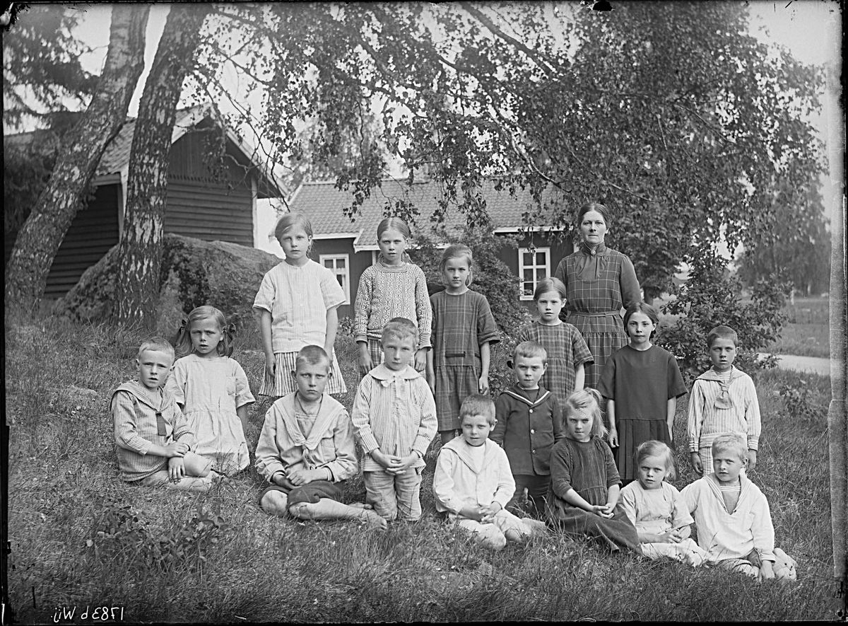 Skolklass på Kärrbo skola - Västerås Stadsarkiv / DigitaltMuseum