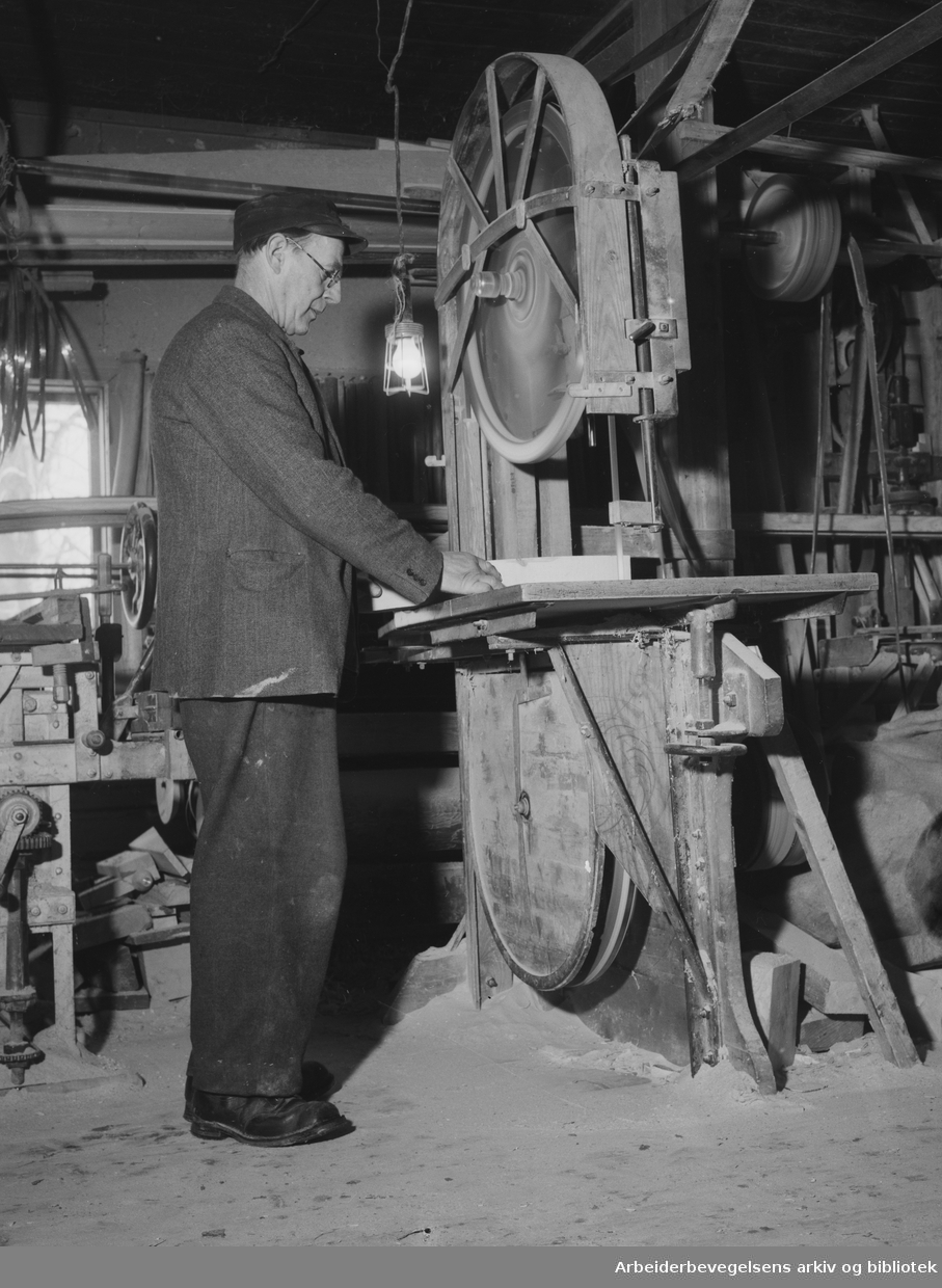 Hjulmaker. April 1951