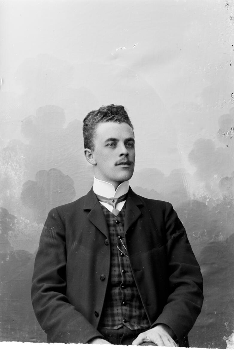 Georg Bylund; Ingår i porträttsamlingen från Knut Wallins ateljé.