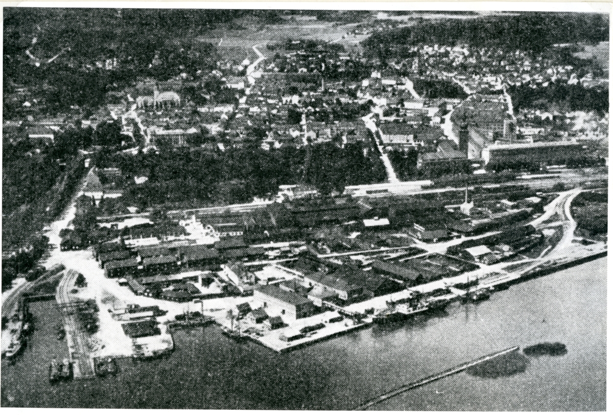 Västerås, Munkängen.
Flygbild över hamnen, början av 1930-talet.