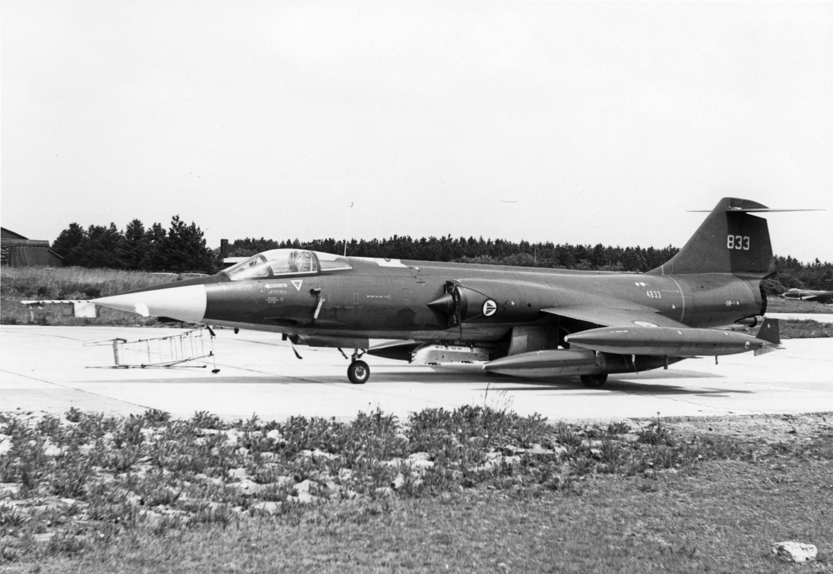 CF-104 Starfighter tail no 833
