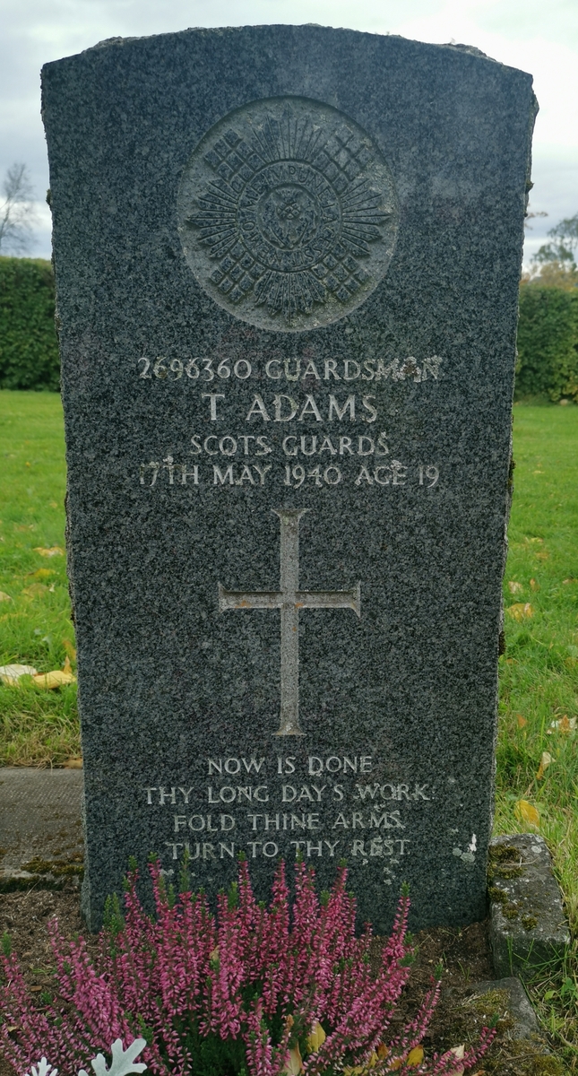 Trevor Adams (d. 1940). Britisk krigsgrav på Mo kirkegård, Mo i Rana.