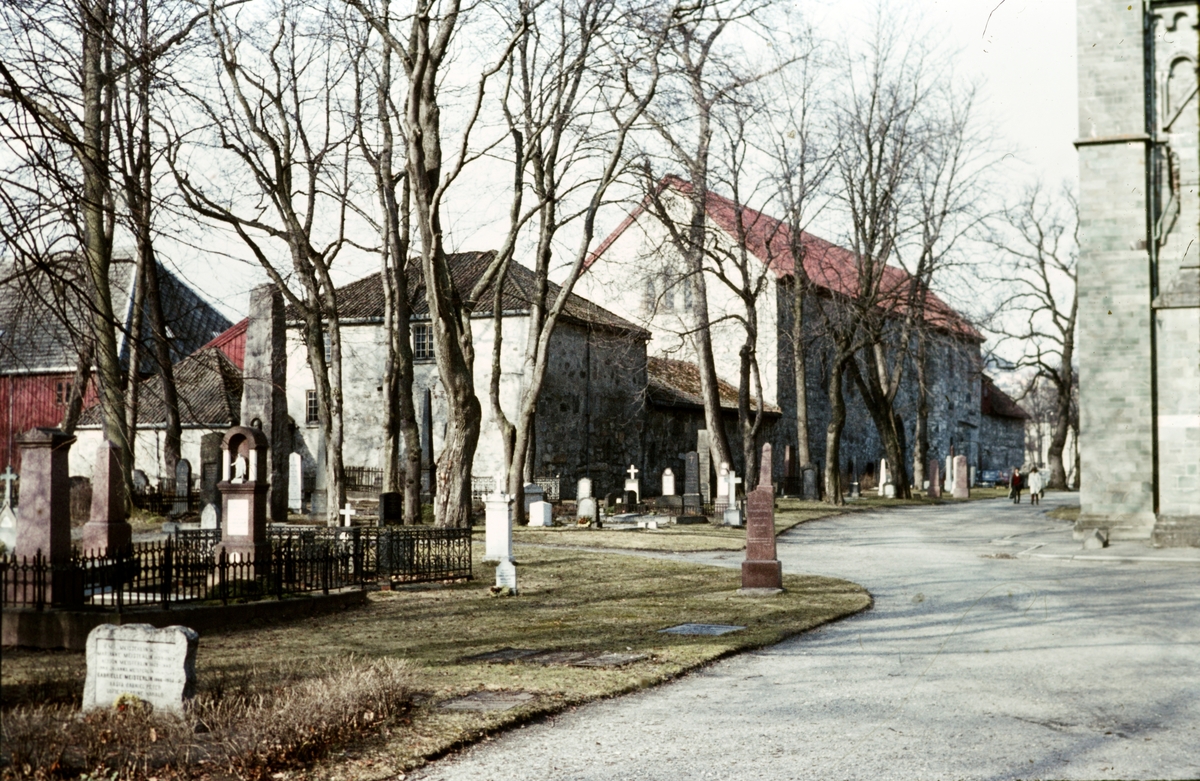 Erkebispegården og kirkegården ved Nidarosdomen