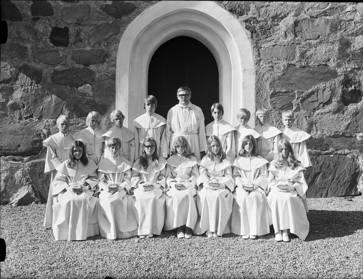 Konfirmander, Hökhuvuds kyrka, Uppland 1970