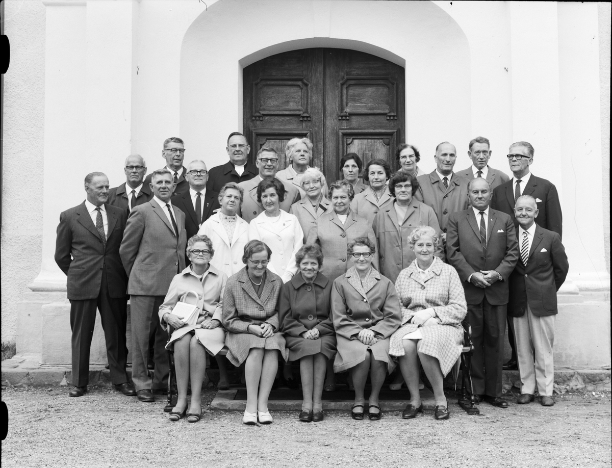 45-års jubileumsträff för 1924 års konfirmander, Hargs kyrka, Uppland 1969