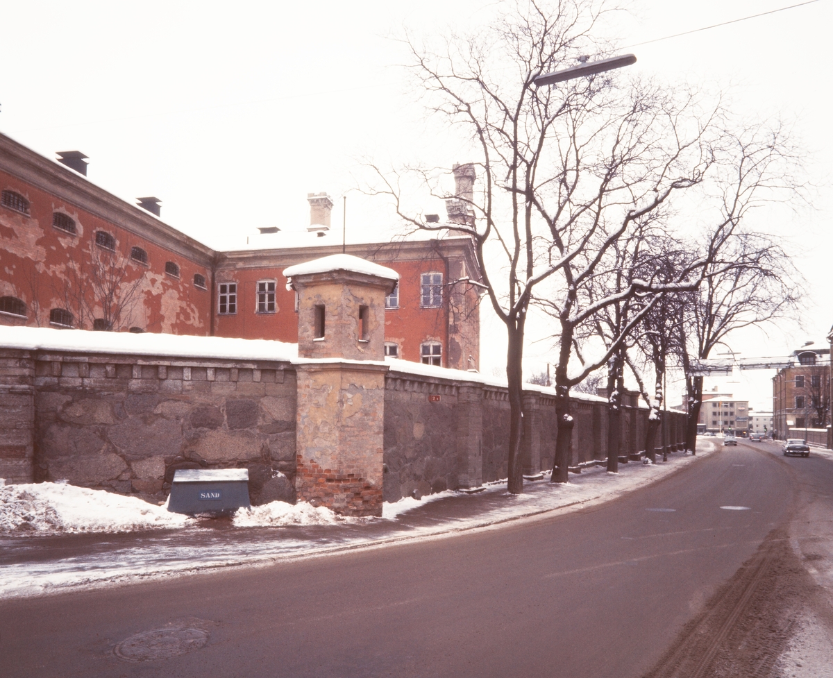 Exteriör och interiör från fängelset före rivning, 1969.