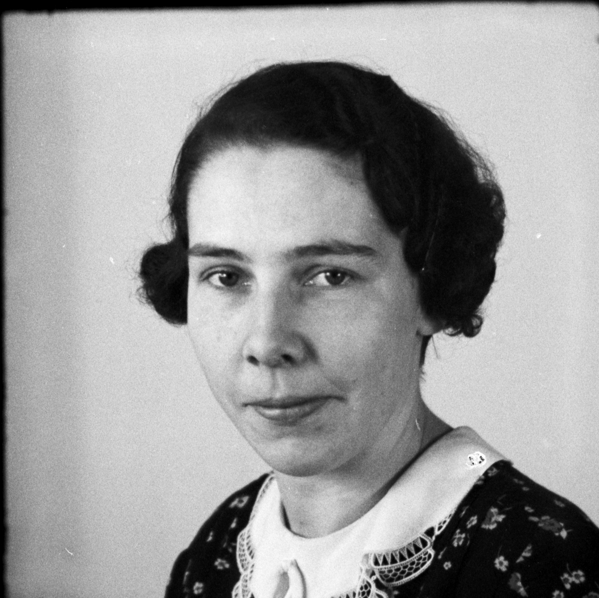 Ateljéporträtt - kvinna, Östhammar, Uppland, 1936