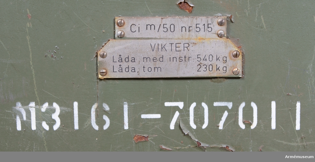 Centralinstrument m/1950.
Med centralsikte/avståndsmätare m/1946 (4-meters) Nr 515. Mil.reg.nr: 126354.