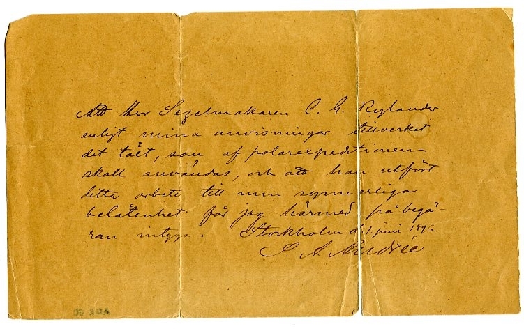 Handskrivet på brunt ark:

"Att Herr Segelmakaren C. G. Rylander enligt mina anvisningar tillverkat det tält, som af polarexpeditionen skall användas, och att han utfört detta arbete till min synnerliga belåtenhet får jag härmed på begäran intyga. Stockholm d. 1. juni 1896.
S. A. Andrée."