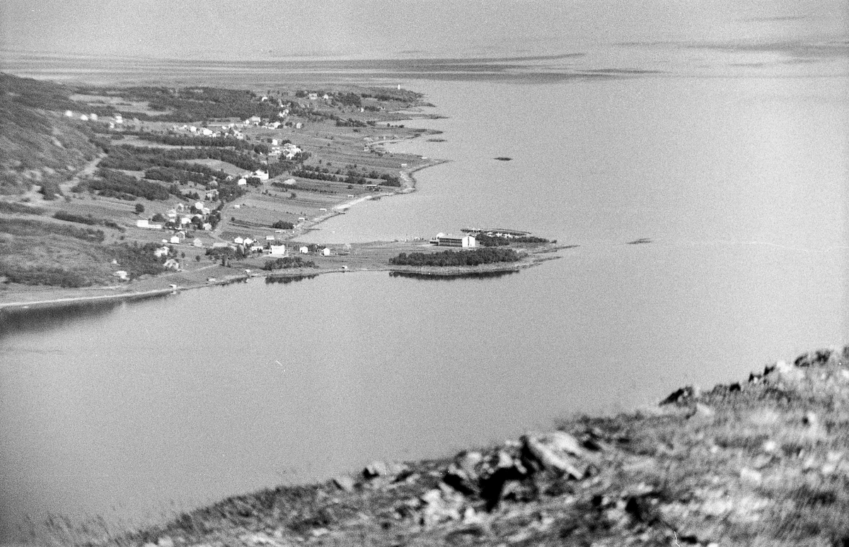 Lundenes fotografert fra Hinnøya.