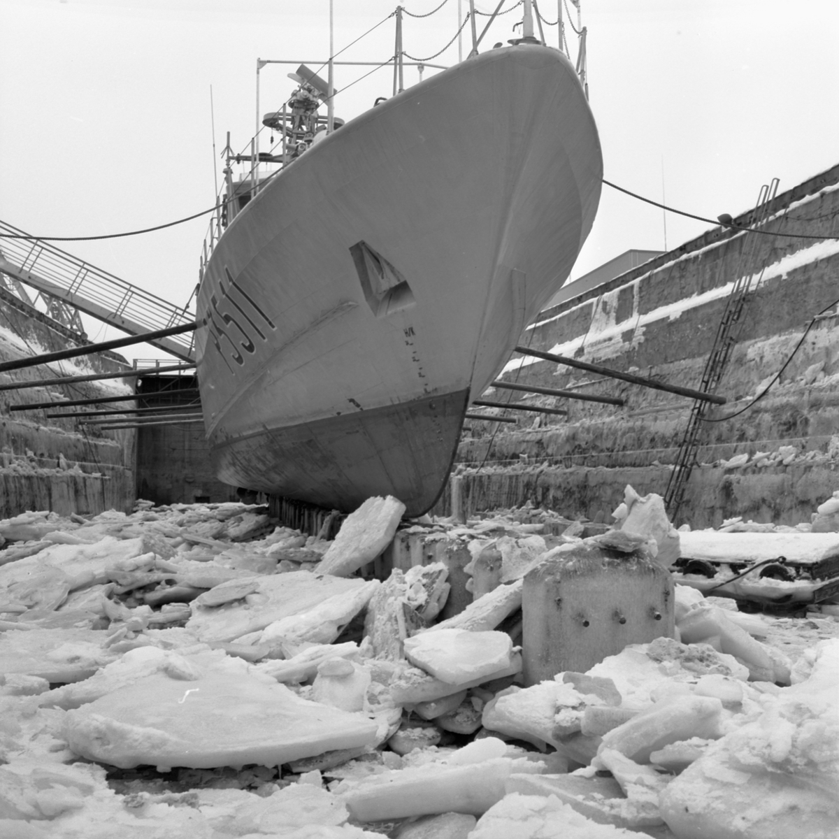 Isförhållande i Oscarsdockan och smådockorna kring SP 101 Ro Ro och fiskebåtar