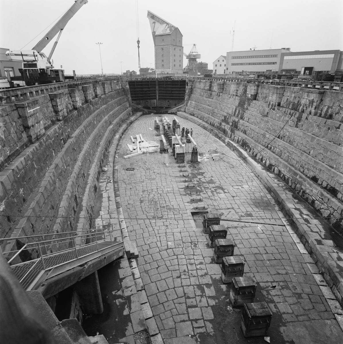 Övrigt: Foto datum:14/1 1988
Byggnader och kranar
Västra kölhalningsbron