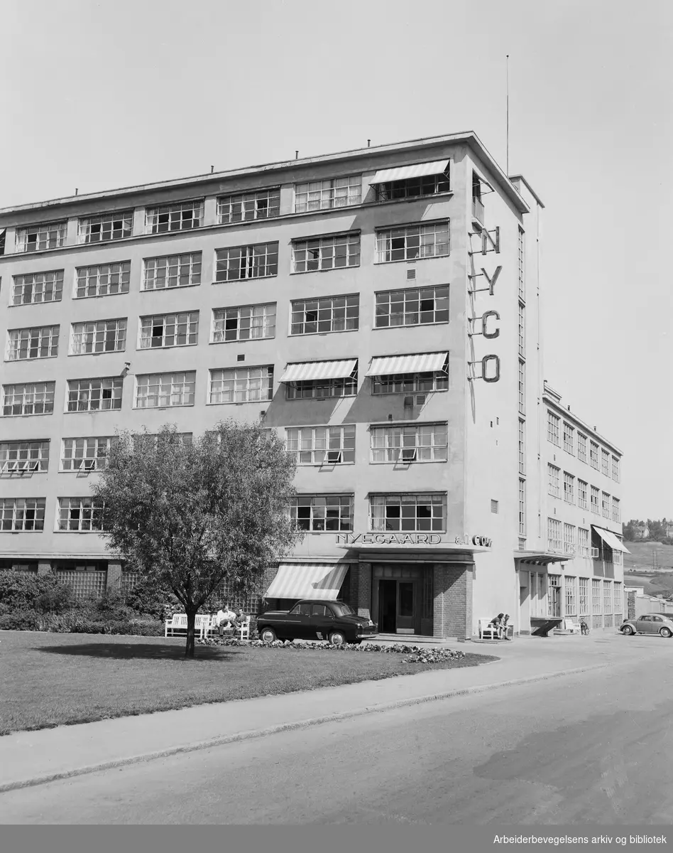 Bygningen til Nyegaard & Co (NYCO) i Nydalen. Juli 1955.