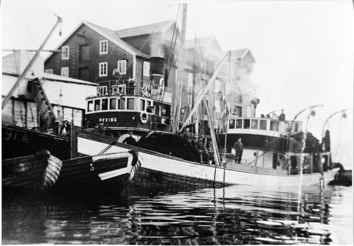 Båten "Linesøy" ved kai
