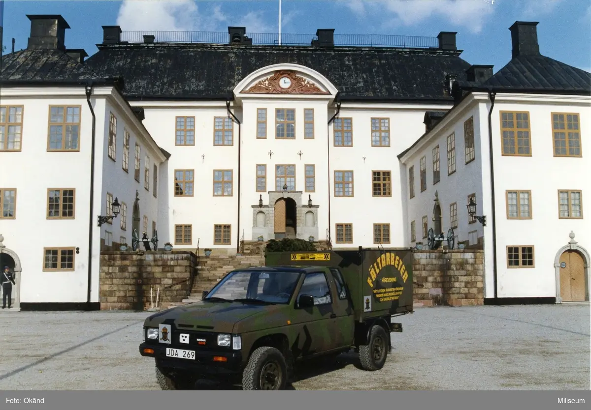 Militärhögskolan Karlberg.

Armens fältarbetscentrum minbil, förevisning av funktionen fältarbeten. Nissan, King cab.