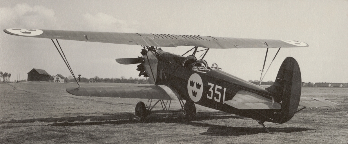 Flygplan S 6 märkt nummer 351 på flygfältet på F 3 Malmen, cirka 1927-1928. Vy snett bakifrån.
