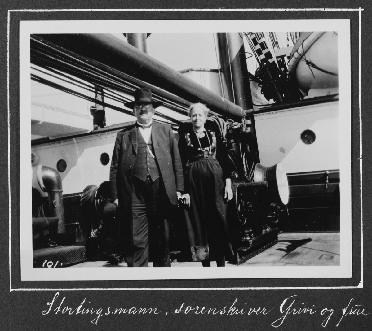Fra 1000 årsfesten for Alltinget på Island i 1930. Stortingsmann,  sorenskriver Grini og frue.