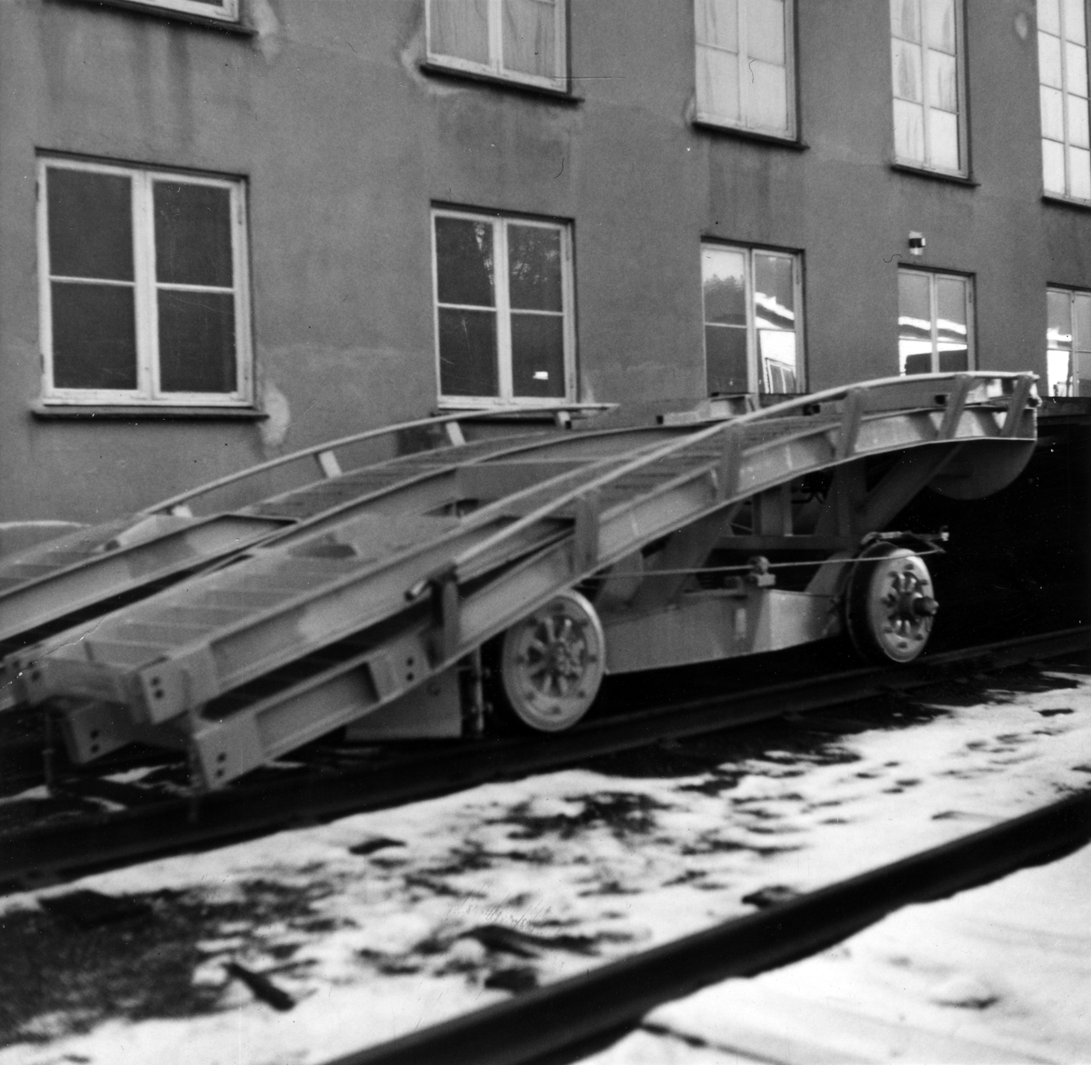 Krossen jernbaneverksted. Kjørerampe, boggi fra type 87.
Datert 05. februar 1971.