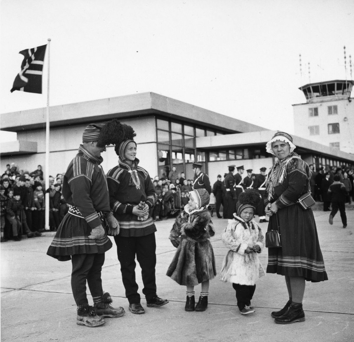 Familien Blind fra Lønsdalen var blant de innbudte gjestene på Bodø flyplass i forbindelse med SAS' introduksjonen av flytypen DC-8-30.