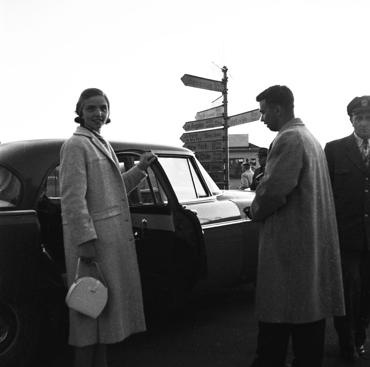 Midnattsolturister på Bodø flyplass sommeren 1956.