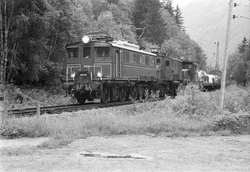 Tog på Rjukanbanen i nærheten av Miland.