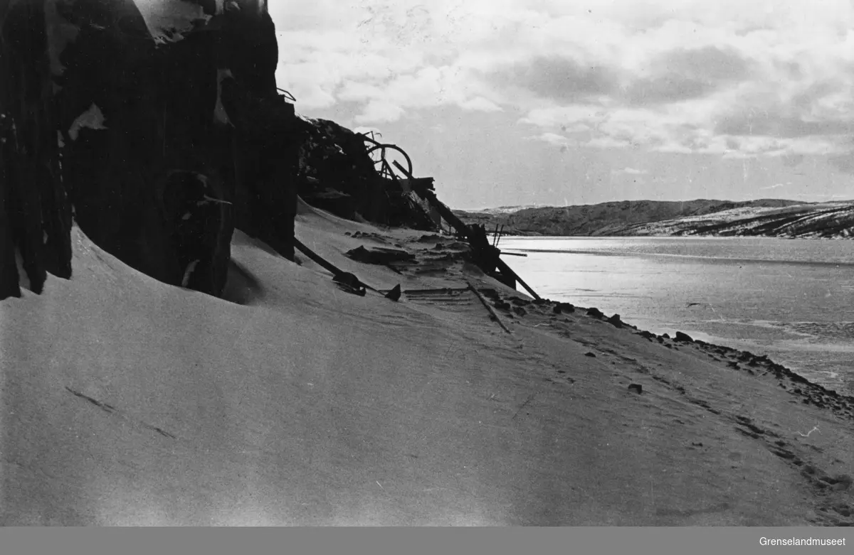 Ruiner og lastesvingkran på "Nykaia", 11. april 1946.