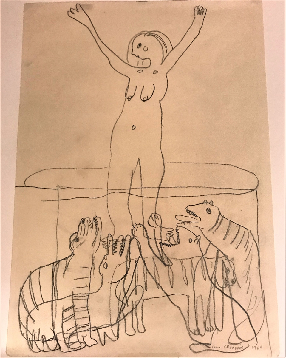 En naken kvinna med lyfta armar, ansiktet i profil, kroppen sedd framifrån, stiger ner i en låda med fem tigerliknande djur.