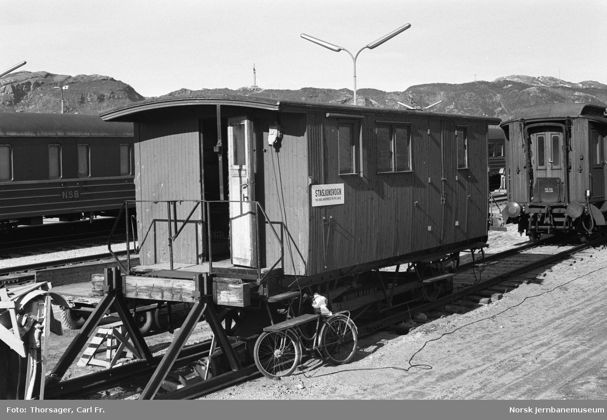 Stasjonsvogn på Bodø stasjon, tidligere konduktørvogn litra F type 2 nr. 8002