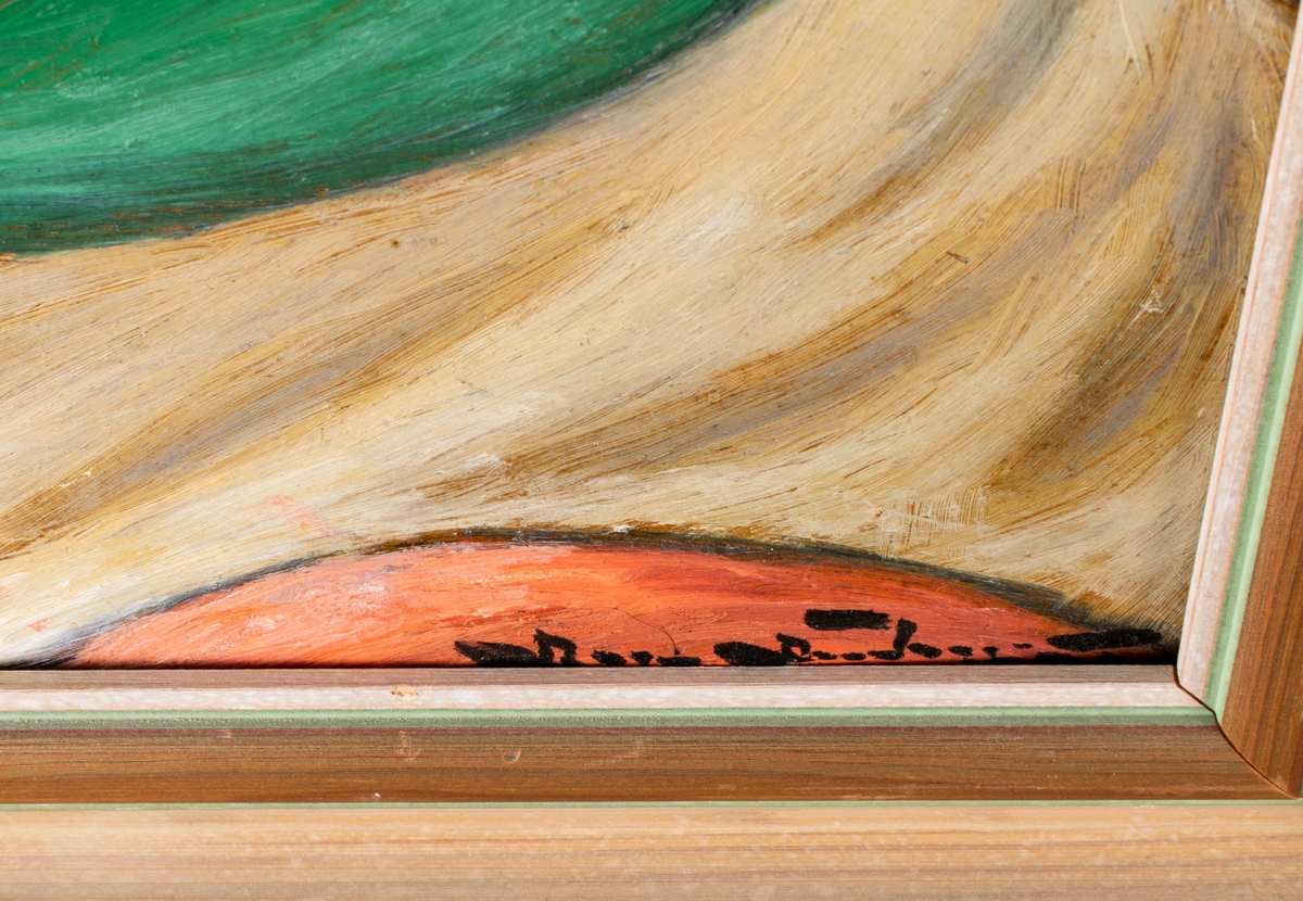 Fiskargubbe med pipa i munnen och keps avbildad i vänsterprofil med hav i bakgrunden. Ett traditionellt motiv som bygger på den tyske marinmålaren Harry Haerendels välkända målning från ca 1920 "Der alte Seebär" (Den gamle sjöbjörnen).