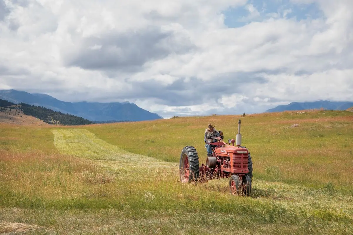 John - den siste norske cowboy med traktor