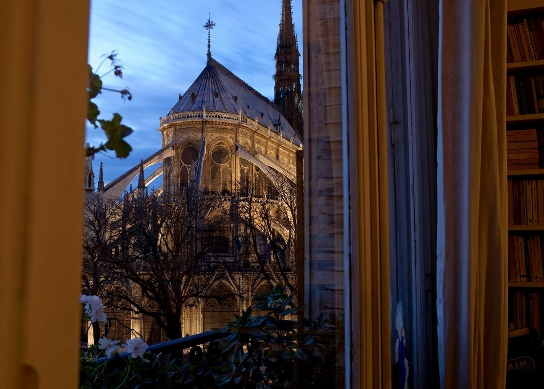Notre-Dame from an apartment in rue du Cloitre Notre Dame, Paris 4 e [Fotografi]