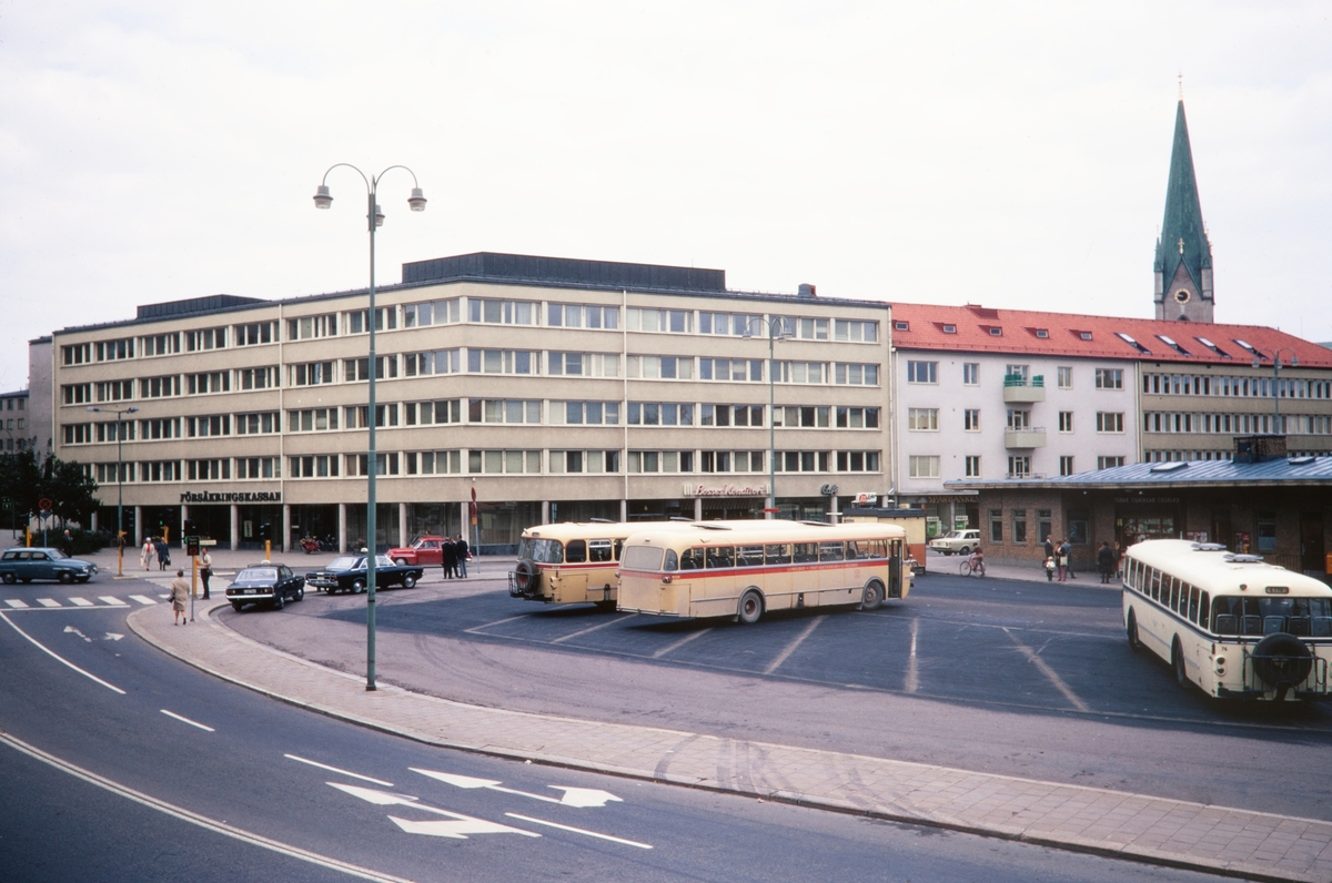Bilder från staden Linköping. Gamla Busstorget vid korsningen ...