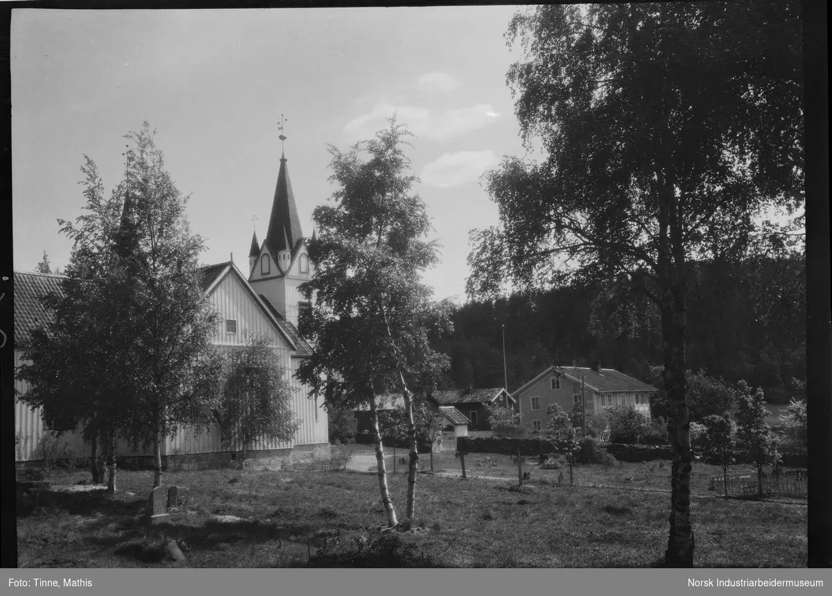 Nissedal kirke, kirkegård, og prestegård