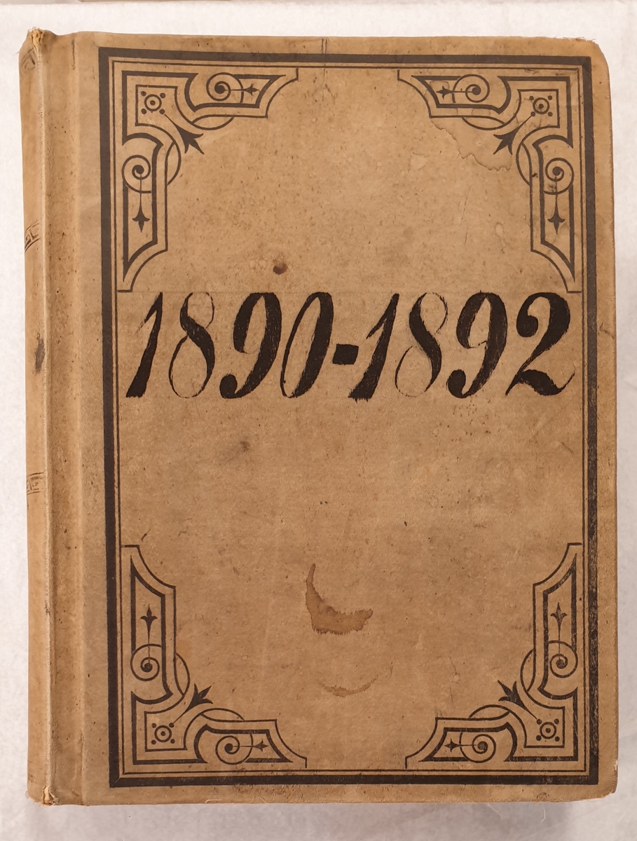 Bok med tygprover från 1890-1892.
Ylletyger, bomullstyger, bolstertyger m.m.