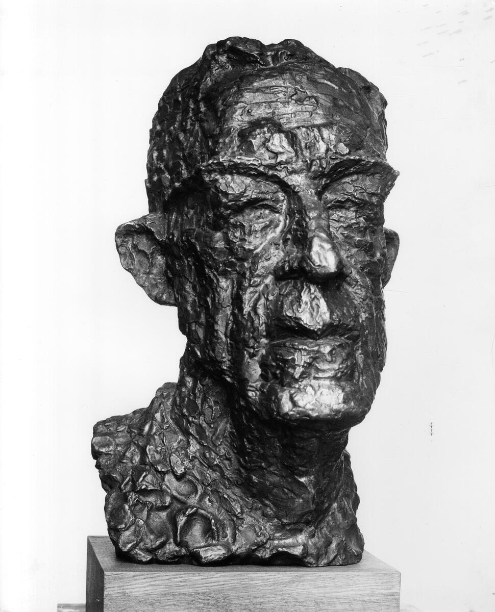 Skulptur av Kaj Bonnier.