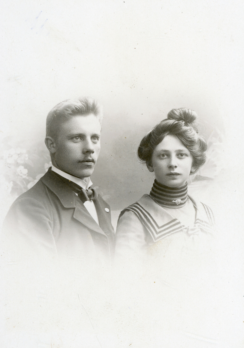 Portrettfoto av ekteparet Ivar og Katrine Jonsen, Porsgrunn.